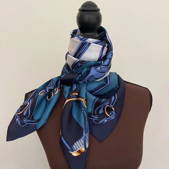 New Gucci Scarf Iconic Equestrian Logo Print Silk Wrap with Gucci Gift Box - Picture 11 of 12